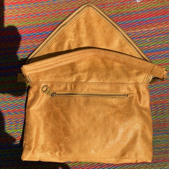 Envelope Purse with dust bag . 15” wide. 10” wide. Matt and Nat. - Picture 4 of 5